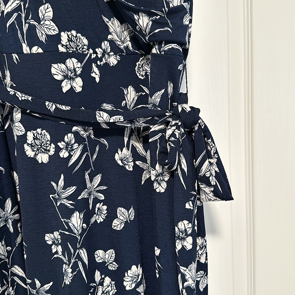 Dress - Picture 2 of 5